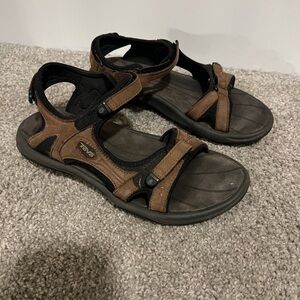 Teva women’s brown tan sandal size 7.5